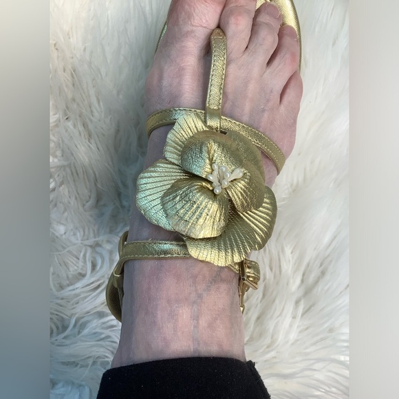Kate Spade Gold Pearls-in-Flower Flat Sandals. 7 - Picture 4 of 8